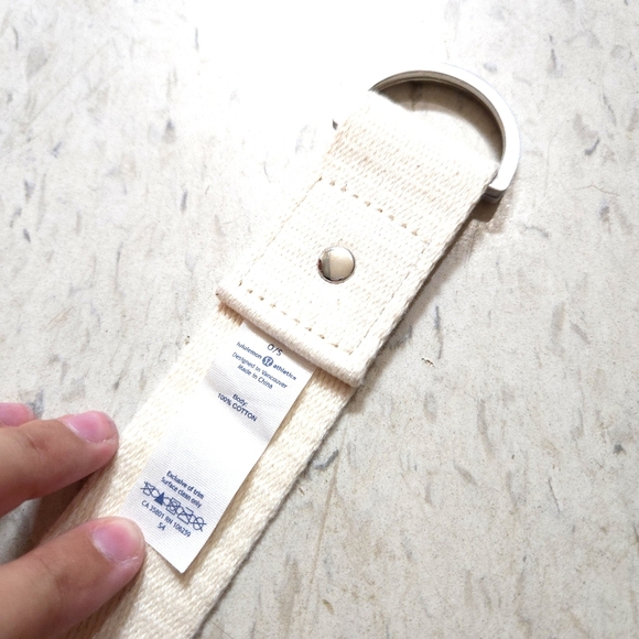 Lululemon | Cream Unisex O/S Belt with Silver Accent - Picture 3 of 7